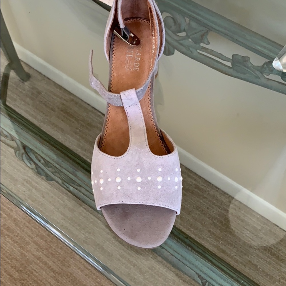 Brand new never worn shoe/ sandal closed back